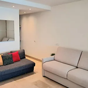 https://lovely-studio-with-wonderful-view-on-the-sea-welkeys.biarritzhotels.info